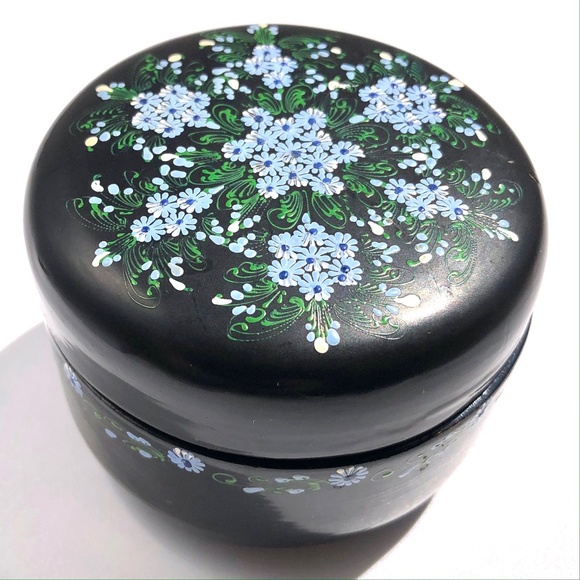 Black Lacquer Round Trinket Box Floral Hand Painted Delicate Blue Flowers AS IS - Picture 4 of 16